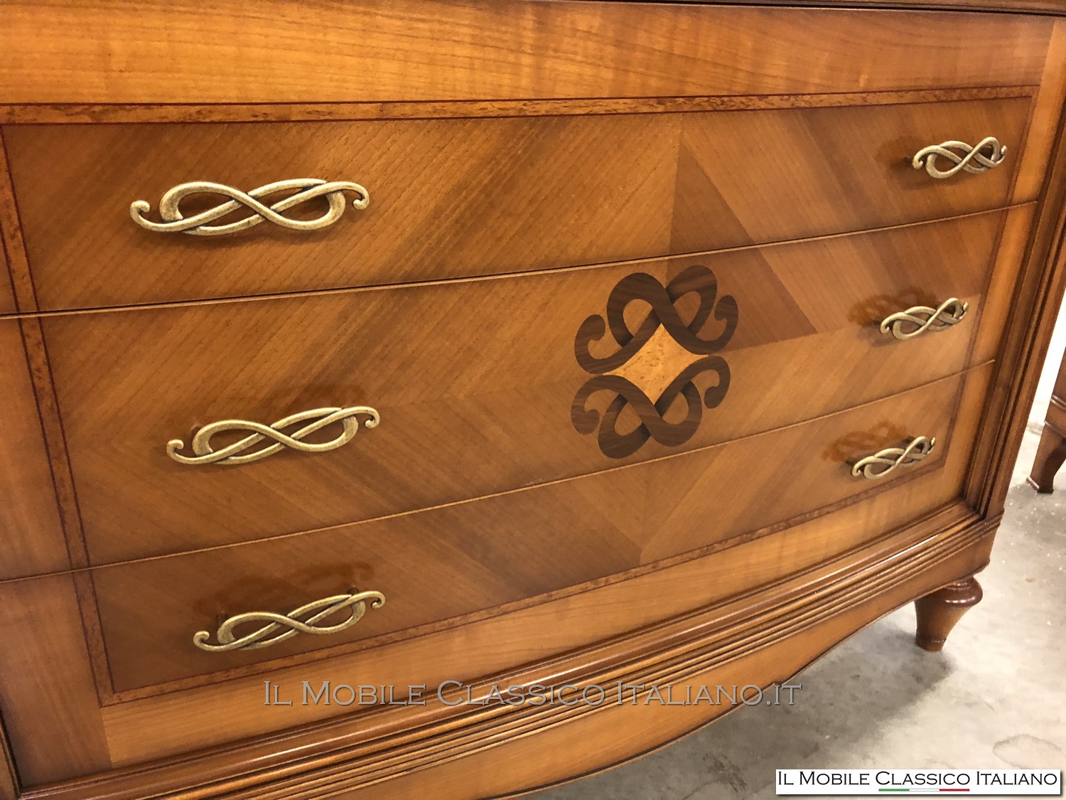 gruppo comò stile classico italiano